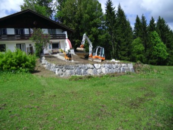  Gartengestaltung mit neuer Steinmauer 